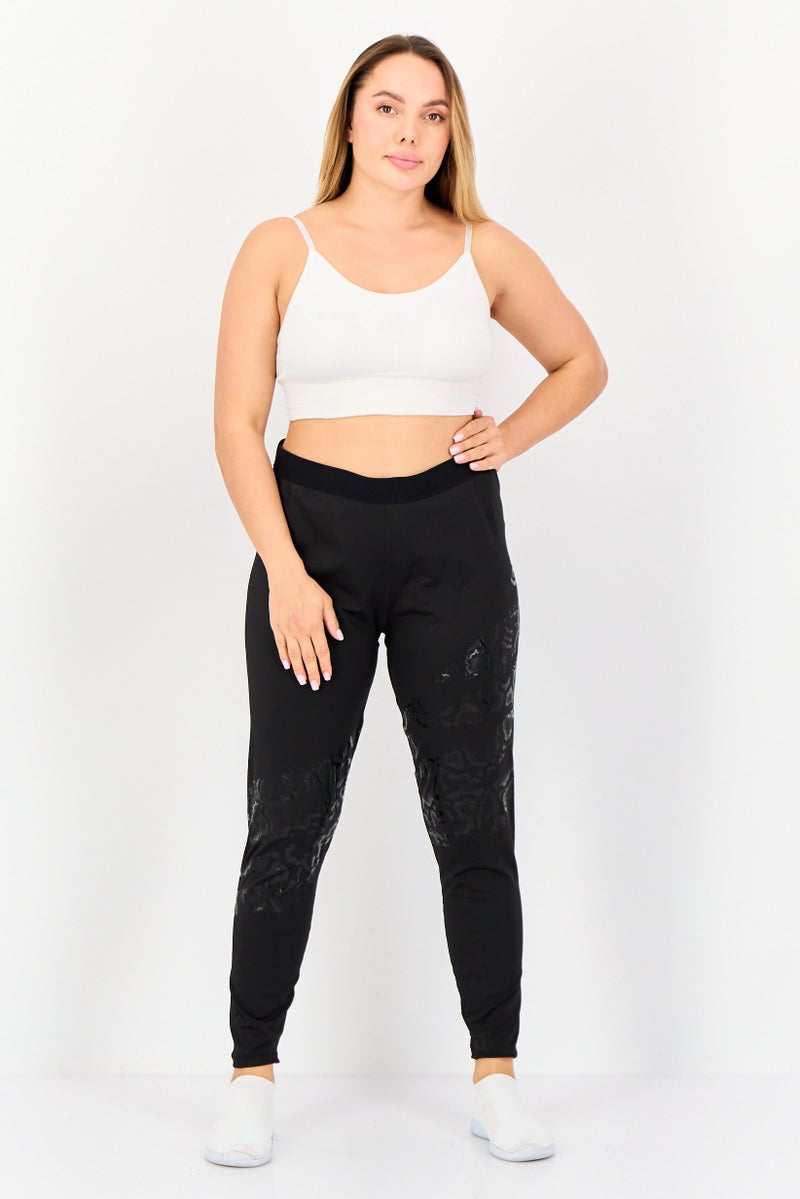 PUMA سراويل تدريب رياضية للنساء بشعار العلامة التجارية، سوداء - Image 2